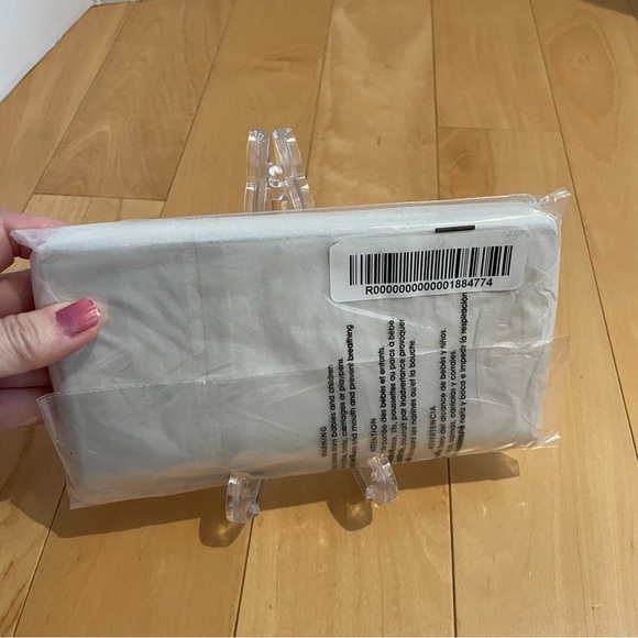 New Tory Burch new ivory daisy appliqué Robinson embroidered continental wallet - Picture 3 of 5